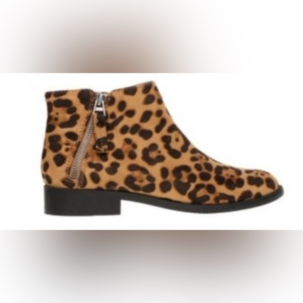 Time Tru Women’s ankle leopard print low heel boot size 10